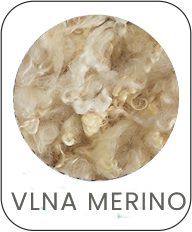 Vlna MERINO Luxusný poťah Natural z ovčej vlny Merino predstavuje tú najvyššiu možnú kvalitu v oblasti prírodných lôžkovín. Výnimočný je predovšetkým z hľadiska zloženia, pretože je zo 100% ovčej vlny Merino, vďaka ktorej, dodáva ľudskému spánku pocit nadštandardu. . Vynimočnosť je v tom , že ovčia vlna v zime hreje a v lete chladí. Merino vlna je materiál získaný strihaním mladých ovečiek, kedy je ovčia vlna najjemnejšia a dosahuje tu najvyššiu možnú kvalitu. Nemusíte sa obávať nežiaduceho pocitu, ovčie Merino nehryzie ani nedráždi ľudskú pokožku. Prednosťou tohto materiálu je termoregulačná vlastnosť, čo znamená schopnosť regulovať optimálnu teplotu tela a súčasne dokáže odparovať akúkoľvek prebytočnú vlhkosť do ovzdušia. Pre zdravý spánok a čistý spánok odporúčame antibacteriálný trojvrstvový chránič matraca.